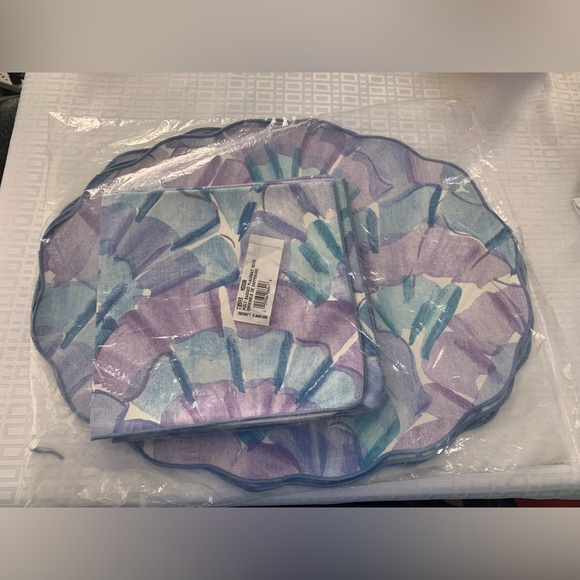 Set of Placemats and Napkins - Picture 6 of 6